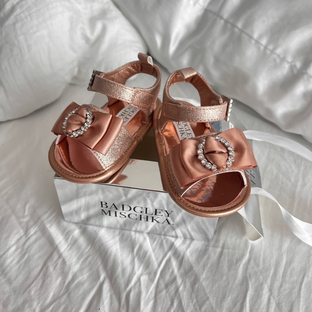 Badgley Mischka size 4 shoes